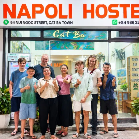 Napoli Hostel Cat Ba