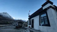 Gangri Yunju Snow Mountain View Oxygen-Supplied Homestay (Cuoyu Village) - parking