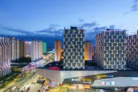 Yuexiang Huanpeng Hotel (Jingkai Wanda Plaza High-speed Railway Station) - Romantic