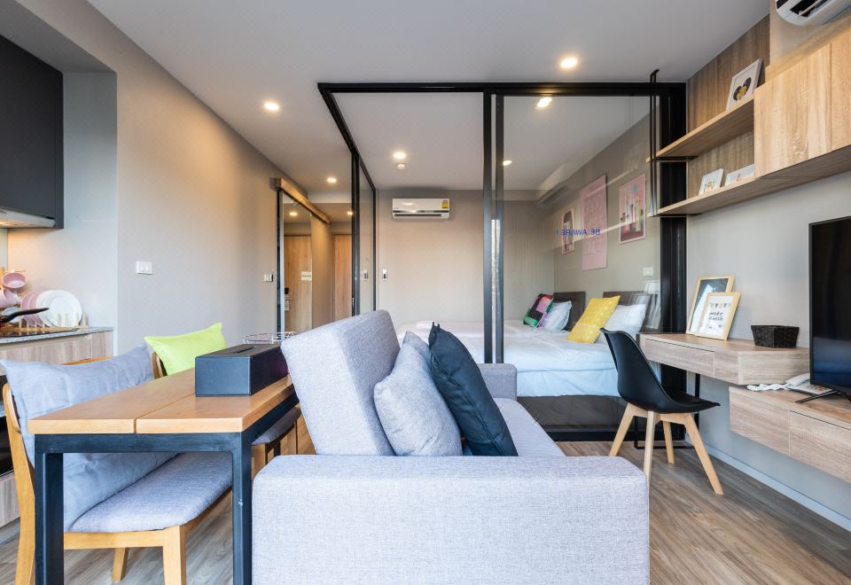 Bangkok Sathorn Traditional Apartment