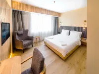 Square Hotel
