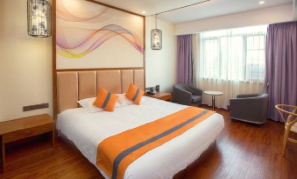 Lintin Holiday Hotel