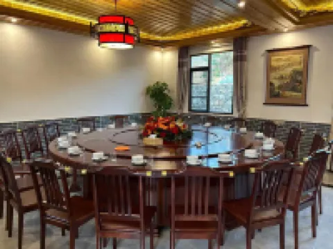 SANBAISHAN XIUHETANG HOMESTAY