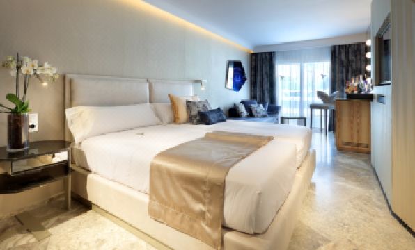 Ushuaïa Ibiza Beach Hotel - Adults Only - Housity