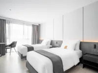 Cascade Hotel Hotels near Thonburi