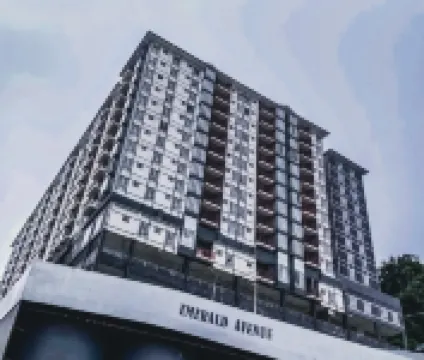 Moonight Luxe Suite, Cameron's Emerald Avenue
