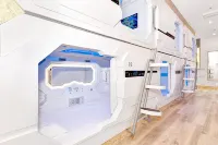 Space Q Capsule Hotel Hôtels à : Haymarket
