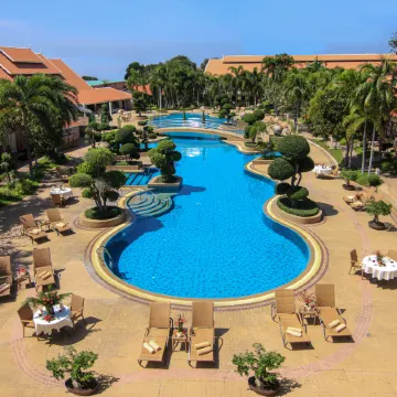 Thai Garden Resort Отели рядом с достопримечательностью «Пляж Наклуа»