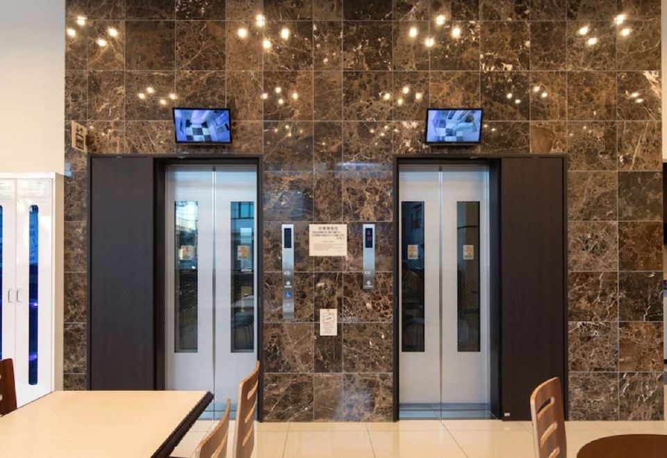 토요코 인 쓰바메-산조 역 앞