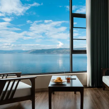 Free Loop Erhai Lake View Resort Hotel