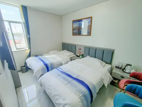 Bianchui Xiaozhen Yizhan Hostel