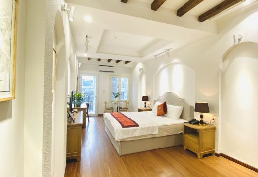 더 만다린 호텔 앤 트래블