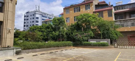 Hongyu Grand Hotel Отели рядом с достопримечательностью «Xianghe Square»