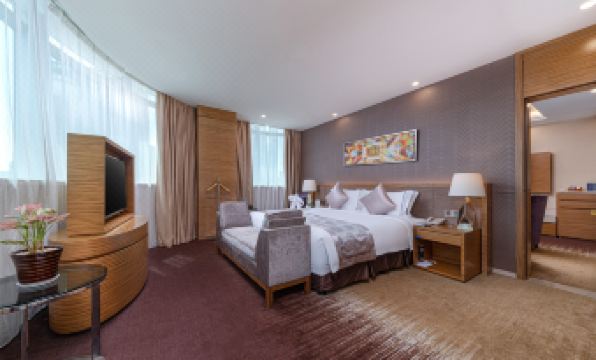 Gems Cube International Hotel(Liutang Metro Station Store)