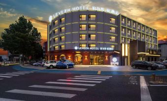 Yueweizhi·rong Hotel (Baoding Chaoyang North Street Wanda Plaza branch)