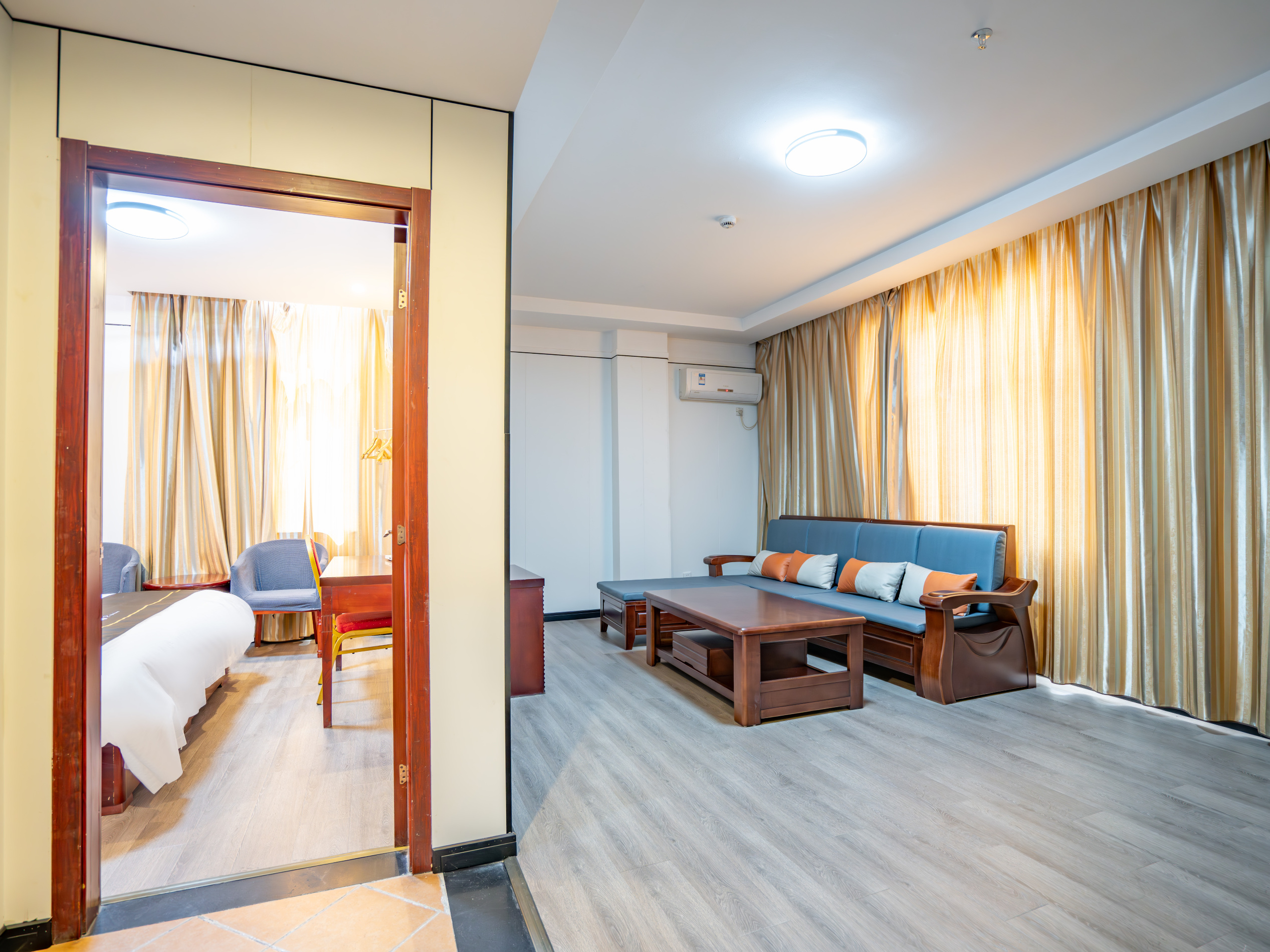 Xintaihe Business Hotel (Yichun Government Trade Plaza)Hotel Overview