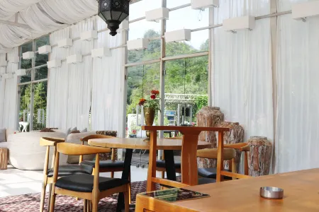 Huashenli Yeshe Tent Hotel