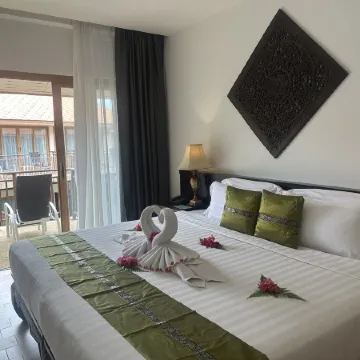 Blue Bay Resort - Access to Pool and Beach-Phuket & Krabi
