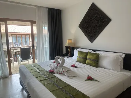 Blue Bay Resort - Access to Pool and Beach-Phuket & Krabi