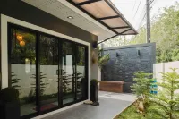 Don Teak Pool Villa