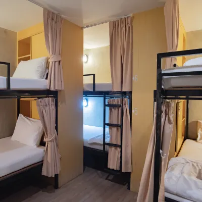 Cazz Hostel Отели рядом с достопримечательностью «Станция BTS Он Нут»