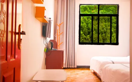 Zega Relatives Hotel Отели рядом с достопримечательностью «Ape Cavern in Jiuhuang Mountain»