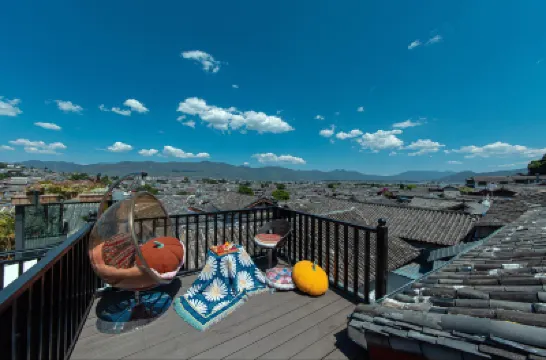 Pingju Scenic Inn (The Old Town of Lijiang) Hotels near Square Market