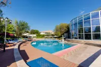 Yosemite Business Hotel - مسبح