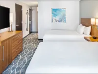 Hyatt Place Waikiki Beach Hotels near Waikīkī Shell