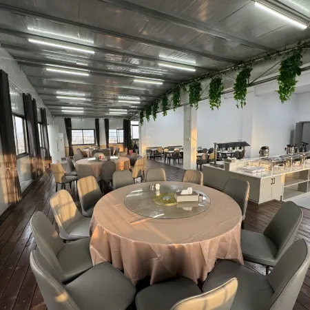 Roman Holiday Hotel (Emerald Plaza Branch)