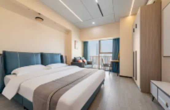 Wenjing Skyview Riverside Hotel (Wuyi Square Peiyuan Bridge Metro Station Branch)