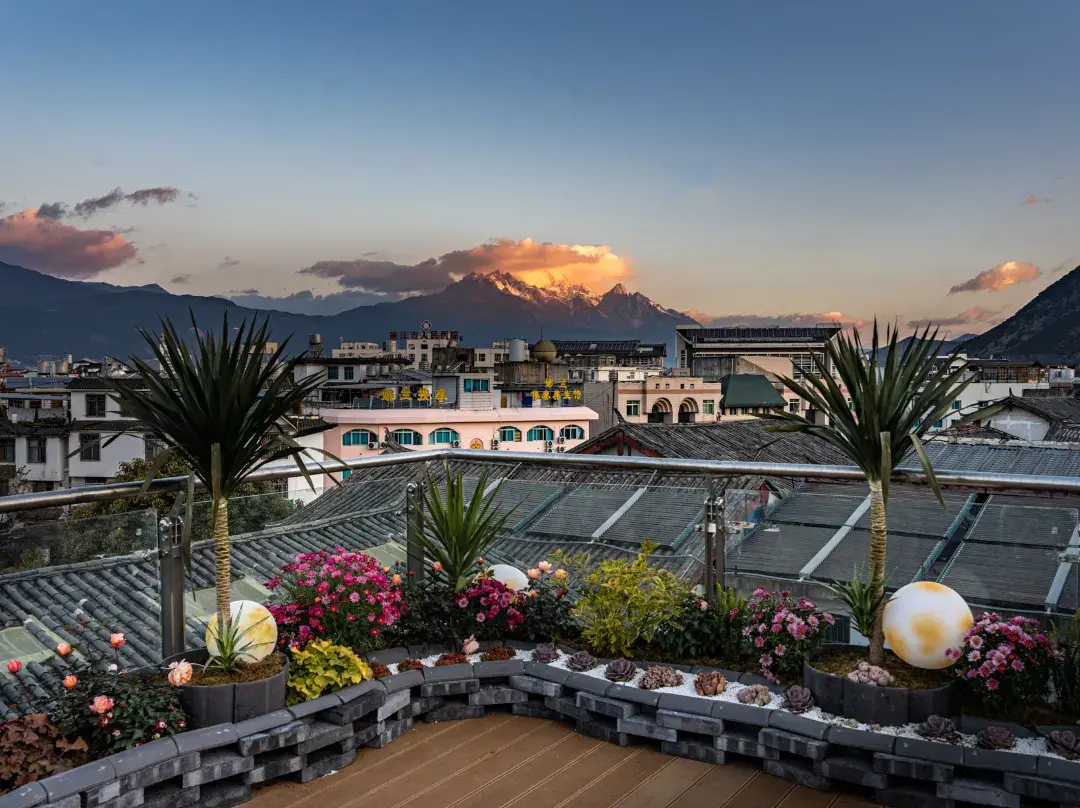 Old Town Of Lijiang Big Waterwheel · Yimeng Chenfeng Rizhao Jinshan Snow Mountain Scenic Inn - 