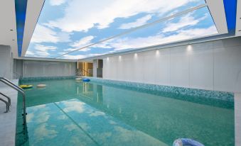 XANA Deluxe Hotel (Fangchenggang High-speed Railway Station Administrative Center)