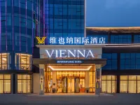 Vienna International Hotel (Fengcheng Circulation Park Huijin Branch) Hotels in Fengcheng
