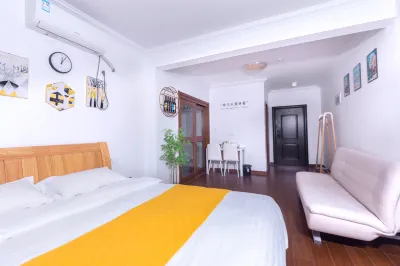 Dongfang Haiyun Apartment Hotels near The Dream Sea Bathing Place