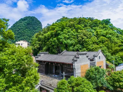 Yulong Yard (Yangshuo Yulong River Scenic Area) Hotels near Yulong River