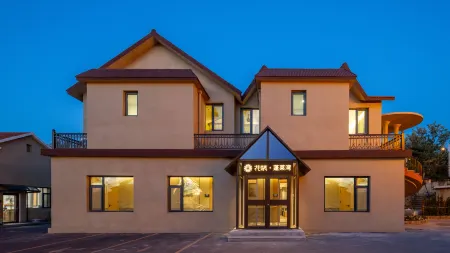 Floral Hotel· Penglai Bay Parent Child Hotel Отели рядом с достопримечательностью «Haishi Park»