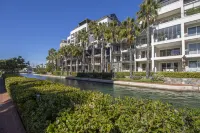 Lawhill Luxury Apartments by TPF - プライペートプール