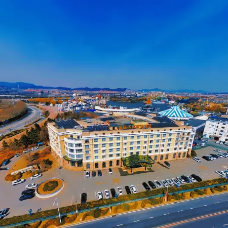 Discoveryland Hotel