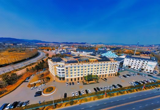 디스커버리랜드 홀리데이 호텔 입구