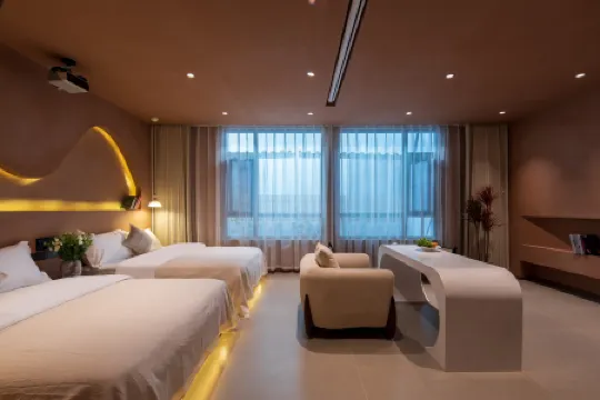 Shangri La Flowers · And You Designer Homestay