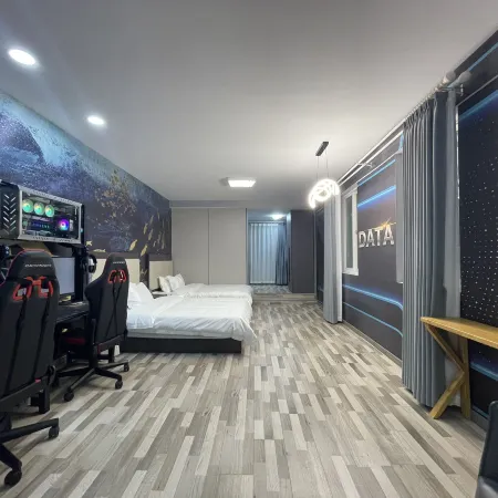 FLASH HOTEL