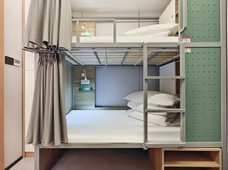 Mijia Youth Hotel (798 Art Park Gaojiayuan Subway Station Branch)