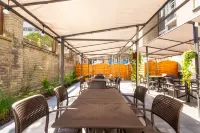 Noclegi Stadion Bed & Breakfast - sarapan