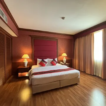 Charoen Thani Hotel, Khon Kaen Отели рядом с достопримечательностью «Туек Ком»