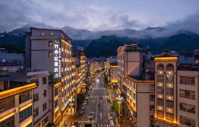 BAMBOO BOAT Light Luxury Hotel (Weixin Huan Cheng Xi Road)