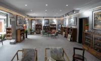 Jingdezhen Mountain has wooden B&B