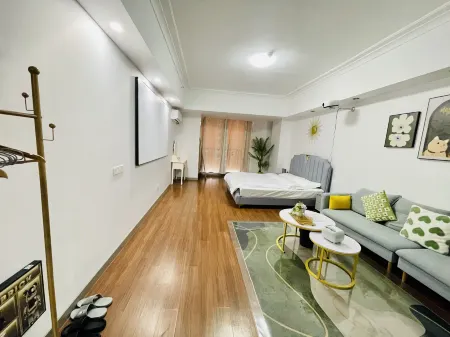 Yishi Time Apartment (Wanda Plaza) Отели рядом с достопримечательностью «Sanqing Palace, Yuanmiao Taoist Temple»