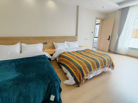 Lijiang The Rooftop Bistro&Bar• English Corner Snow Mountain view Hostel