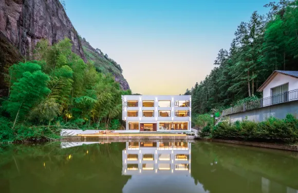 上饒巖溪里民宿